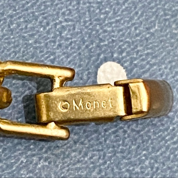 Vintage MONET Signed Coral Orange Cabochon Gold-tone Link Bracelet - Picture 12 of 12